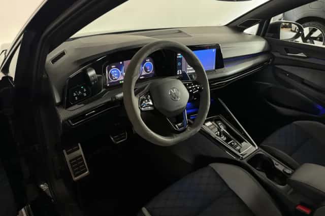 Volkswagen Golf (2023) thumbnail 5