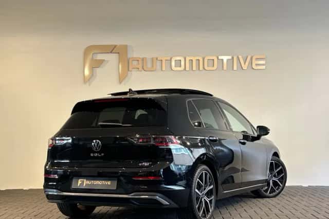 Volkswagen Golf (2024) thumbnail 3