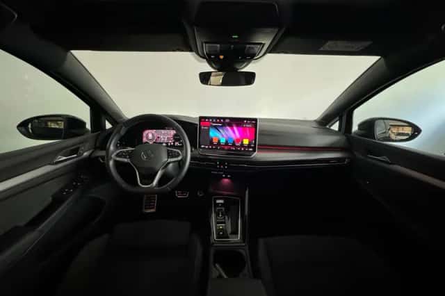 Volkswagen Golf (2024) thumbnail 4