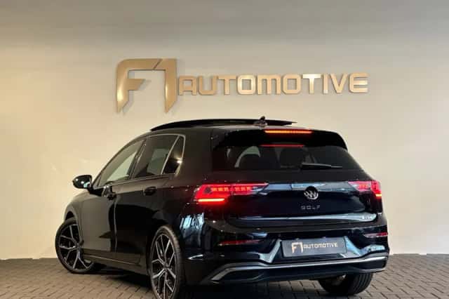 Volkswagen Golf (2024) thumbnail 6