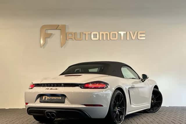 Porsche 718 (2021) thumbnail 3