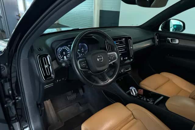 Volvo XC40 (2020) thumbnail 2