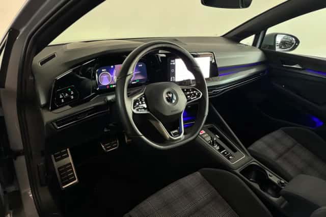 Volkswagen Golf (2022) thumbnail 2