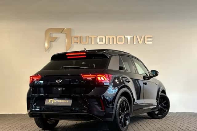 Volkswagen T-Roc (2024) thumbnail 3