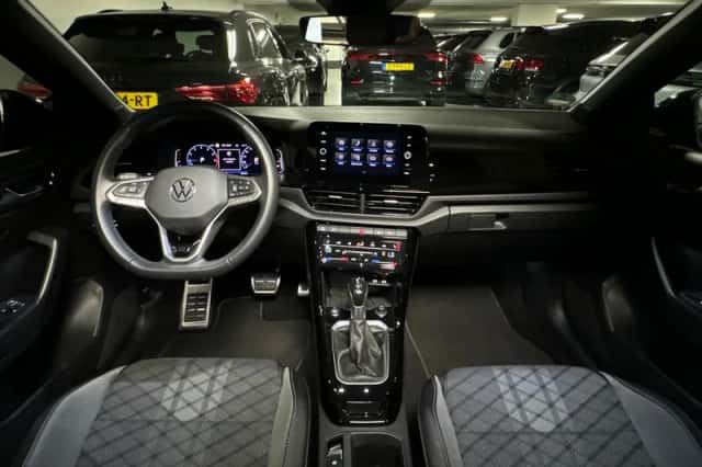 Volkswagen T-Roc (2024) thumbnail 4