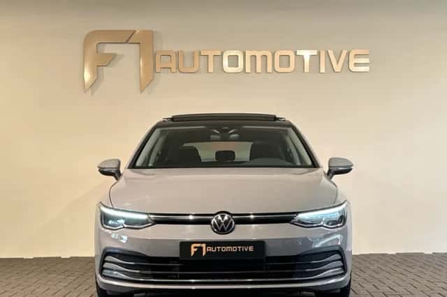 Volkswagen Golf (2022) thumbnail 3
