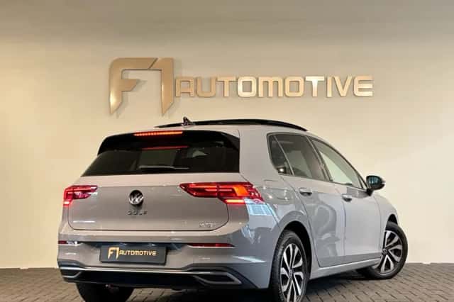 Volkswagen Golf (2022) thumbnail 5