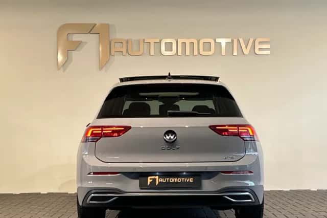 Volkswagen Golf (2022) thumbnail 6