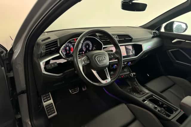 Audi Q3 (2021) thumbnail 2