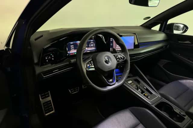 Volkswagen Golf (2022) thumbnail 2