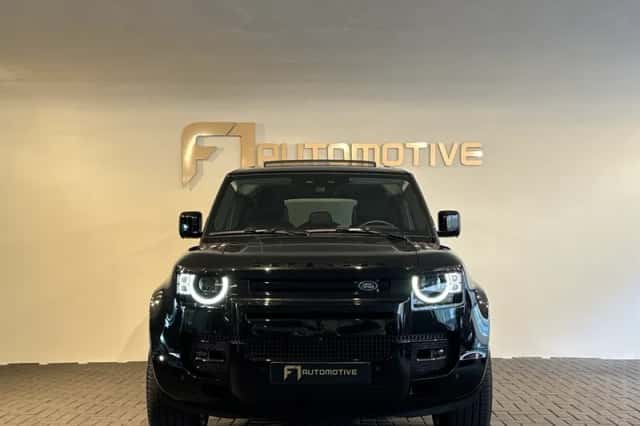 Land Rover Defender (2022) thumbnail 3
