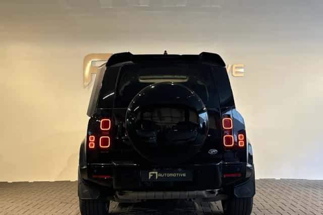 Land Rover Defender (2022) thumbnail 6