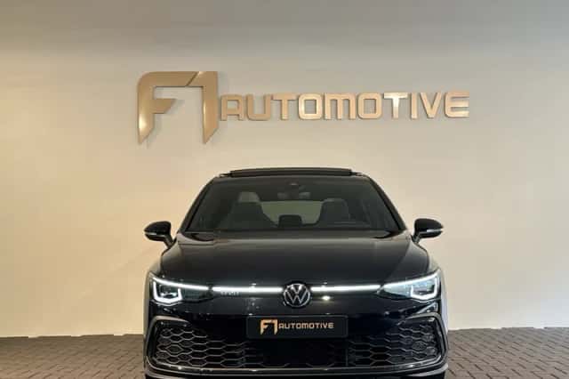 Volkswagen Golf (2023) thumbnail 2