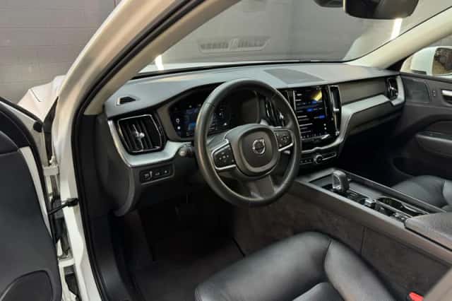 Volvo XC60 (2021) thumbnail 5