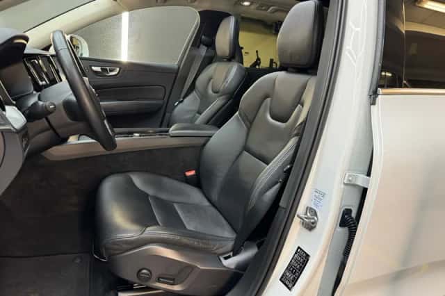 Volvo XC60 (2021) thumbnail 6