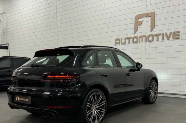 Porsche Macan (2016) thumbnail 3