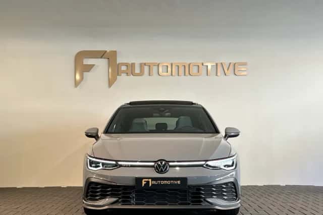 Volkswagen Golf (2023) thumbnail 2
