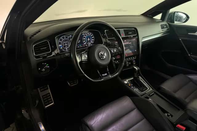 Volkswagen Golf (2017) thumbnail 2