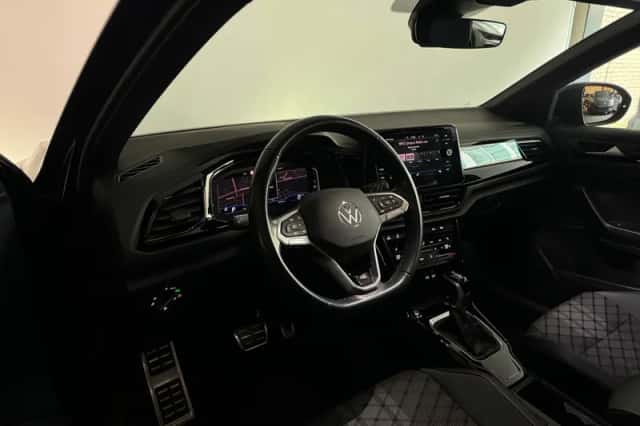 Volkswagen T-Roc (2024) thumbnail 2
