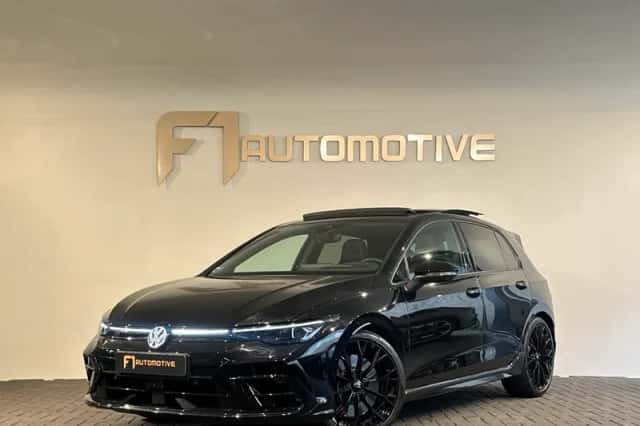 Volkswagen Golf (2024) thumbnail 1
