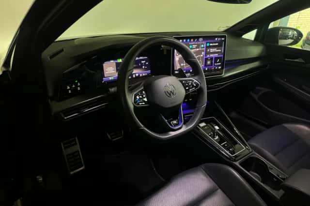 Volkswagen Golf (2024) thumbnail 2