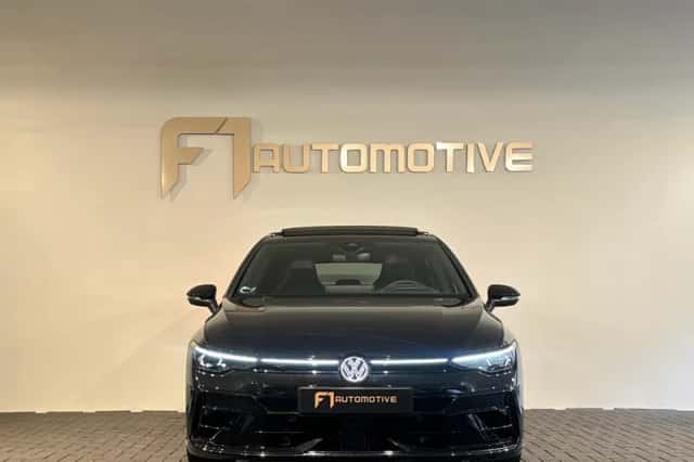 Volkswagen Golf (2024) thumbnail 3