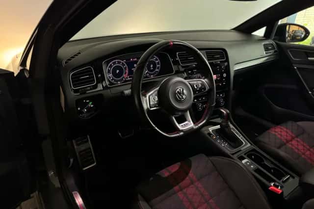 Volkswagen Golf (2019) thumbnail 2