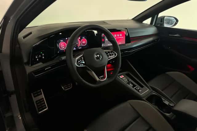 Volkswagen Golf (2021) thumbnail 2