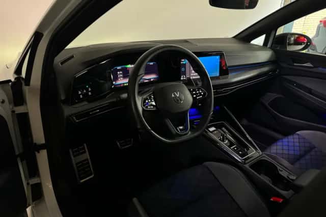Volkswagen Golf (2023) thumbnail 2
