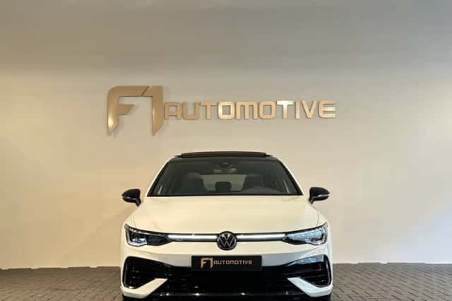 Volkswagen Golf (2023) thumbnail 3