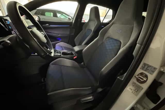 Volkswagen Golf (2023) thumbnail 5