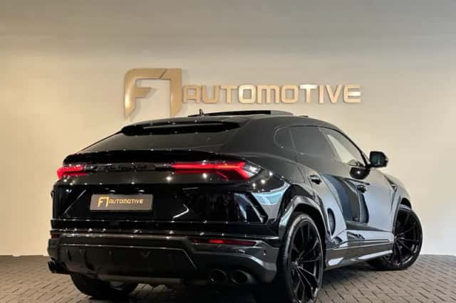 Lamborghini Urus (2022) thumbnail 2