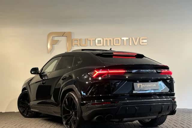 Lamborghini Urus (2022) thumbnail 6