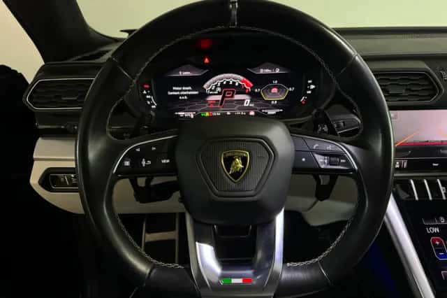 Lamborghini Urus (2018) thumbnail 5