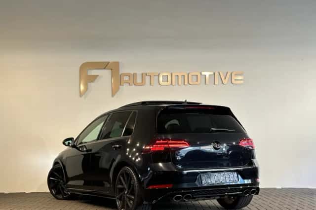 Volkswagen Golf (2017) thumbnail 2