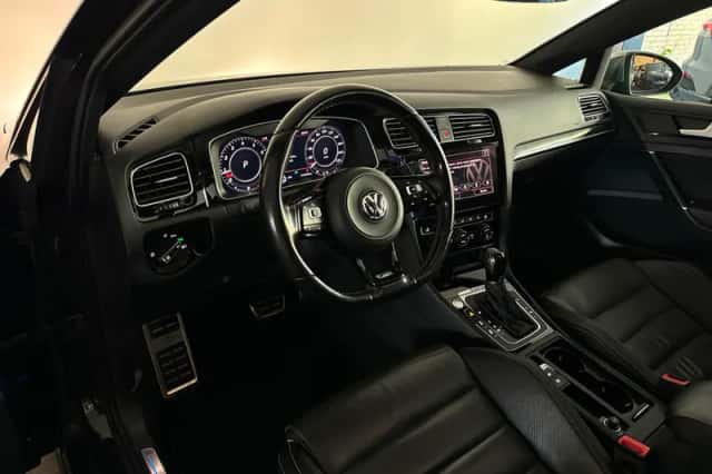 Volkswagen Golf (2017) thumbnail 3