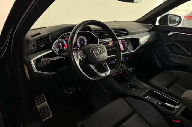 Audi Q3 (2020) thumbnail 3