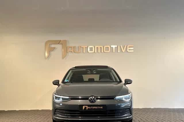 Volkswagen Golf (2022) thumbnail 2