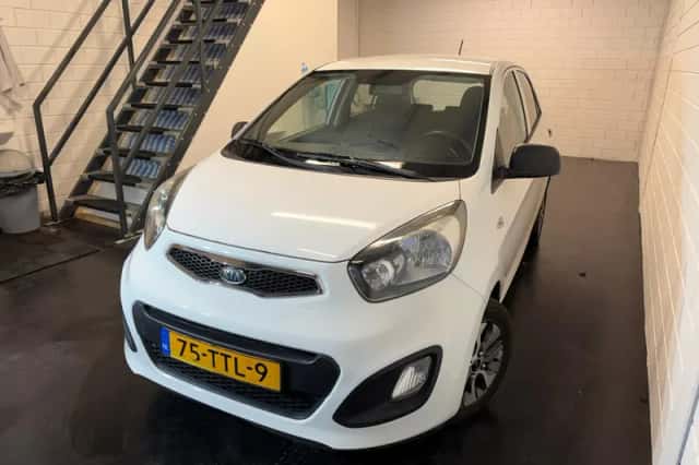 Kia Picanto (2012) thumbnail 2
