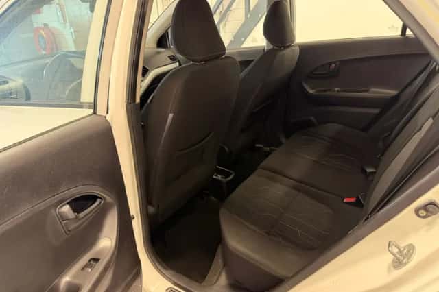 Kia Picanto (2012) thumbnail 4