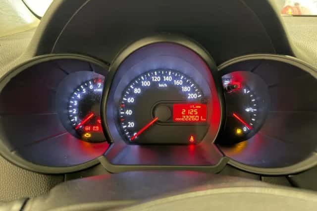 Kia Picanto (2012) thumbnail 6