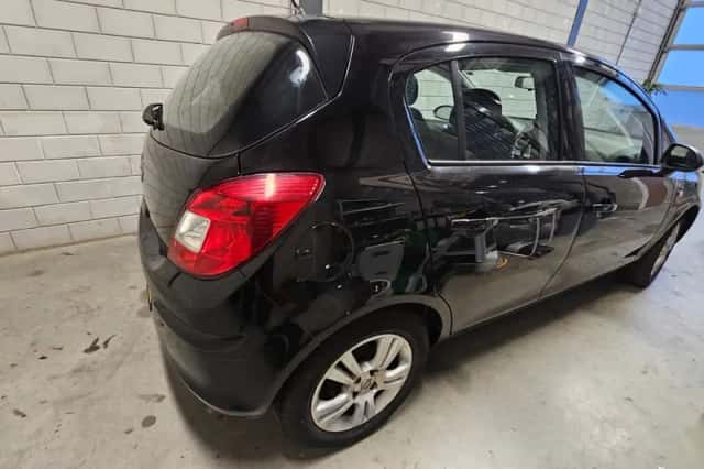 Opel Corsa (2009) thumbnail 6