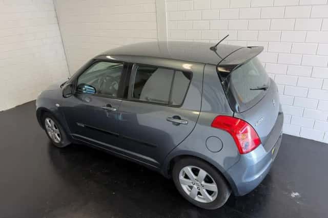 Suzuki Swift (2008) thumbnail 5