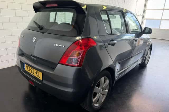 Suzuki Swift (2008) thumbnail 6