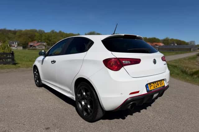 Alfa Romeo Giulietta (2019) thumbnail 3