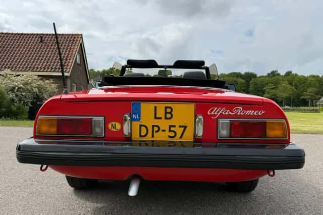 Alfa Romeo Spider (1981) thumbnail 20