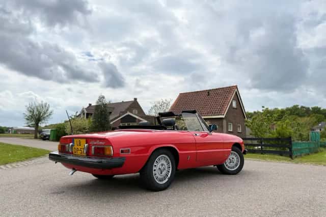 Alfa Romeo Spider (1981) thumbnail 30