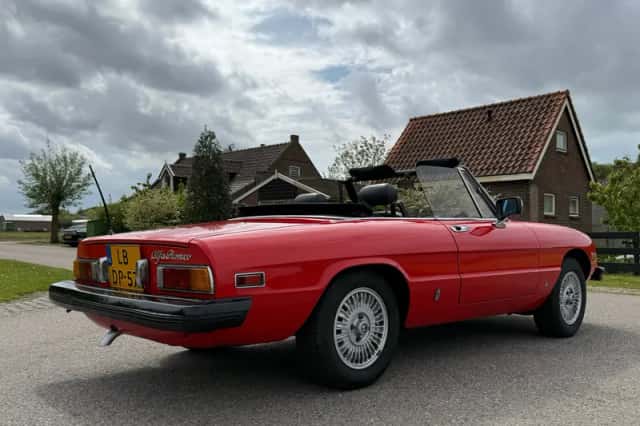 Alfa Romeo Spider (1981) thumbnail 31