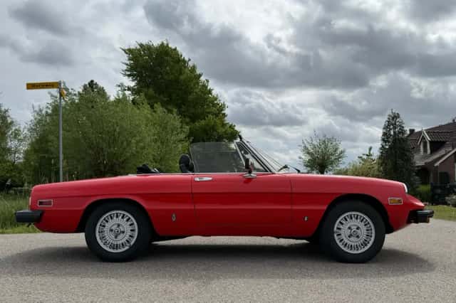 Alfa Romeo Spider (1981) thumbnail 32