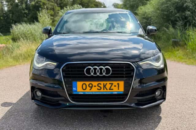 Audi A1 (2011) thumbnail 3